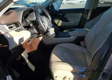 2021 Toyota Highlander Hybrid Xle z USA, uszkodzony, nr VIN 5TDHBRCH8MS055804